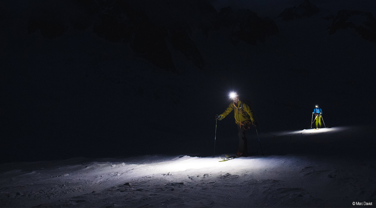 Фонарь Petzl SWIFT с технологией  REACTIVE LIGHTING для бега, альпинизма, скитура